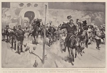 Met de bondgenoten in China, soldaten en matrozen vermaken zich in een drukke straat in Peking